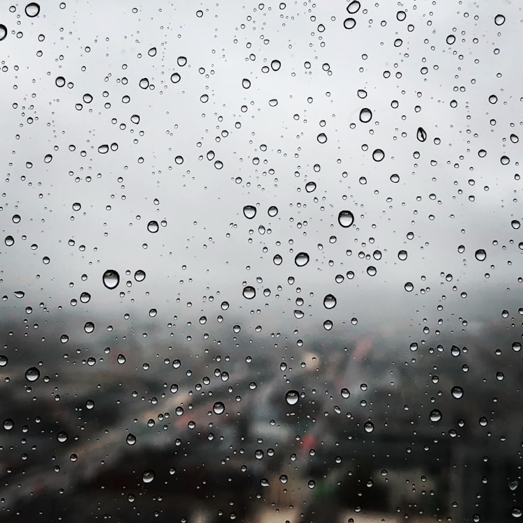 旅游下雨了怎么办,旅游的时候下雨天还要去吗插图2