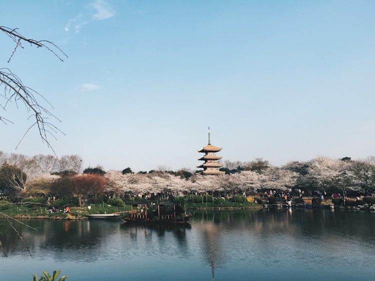 武汉风景旅游胜地并为他写一段推荐词100~120个字,武汉风景旅游胜地插图